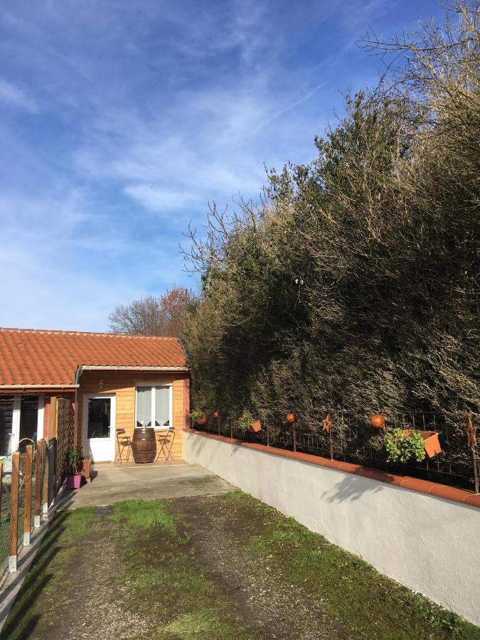 logement paisible à la campagne  Aubarede Esterno foto