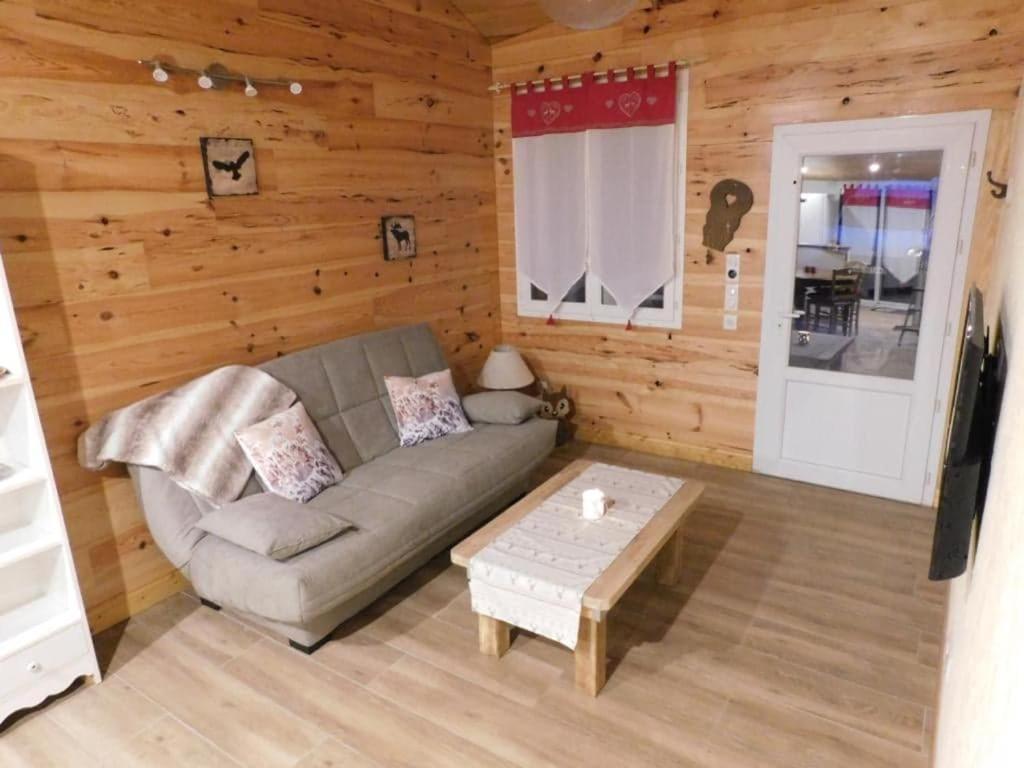 logement paisible à la campagne  Aubarede Esterno foto